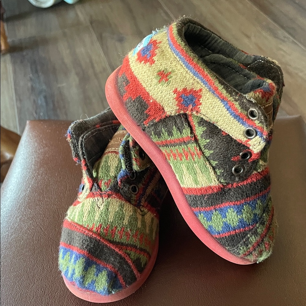 Toms Colorful Patterned Kids Shoes 8